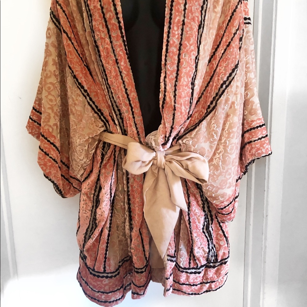 NWT Free People short velvet robe ✨ Vintage chic!